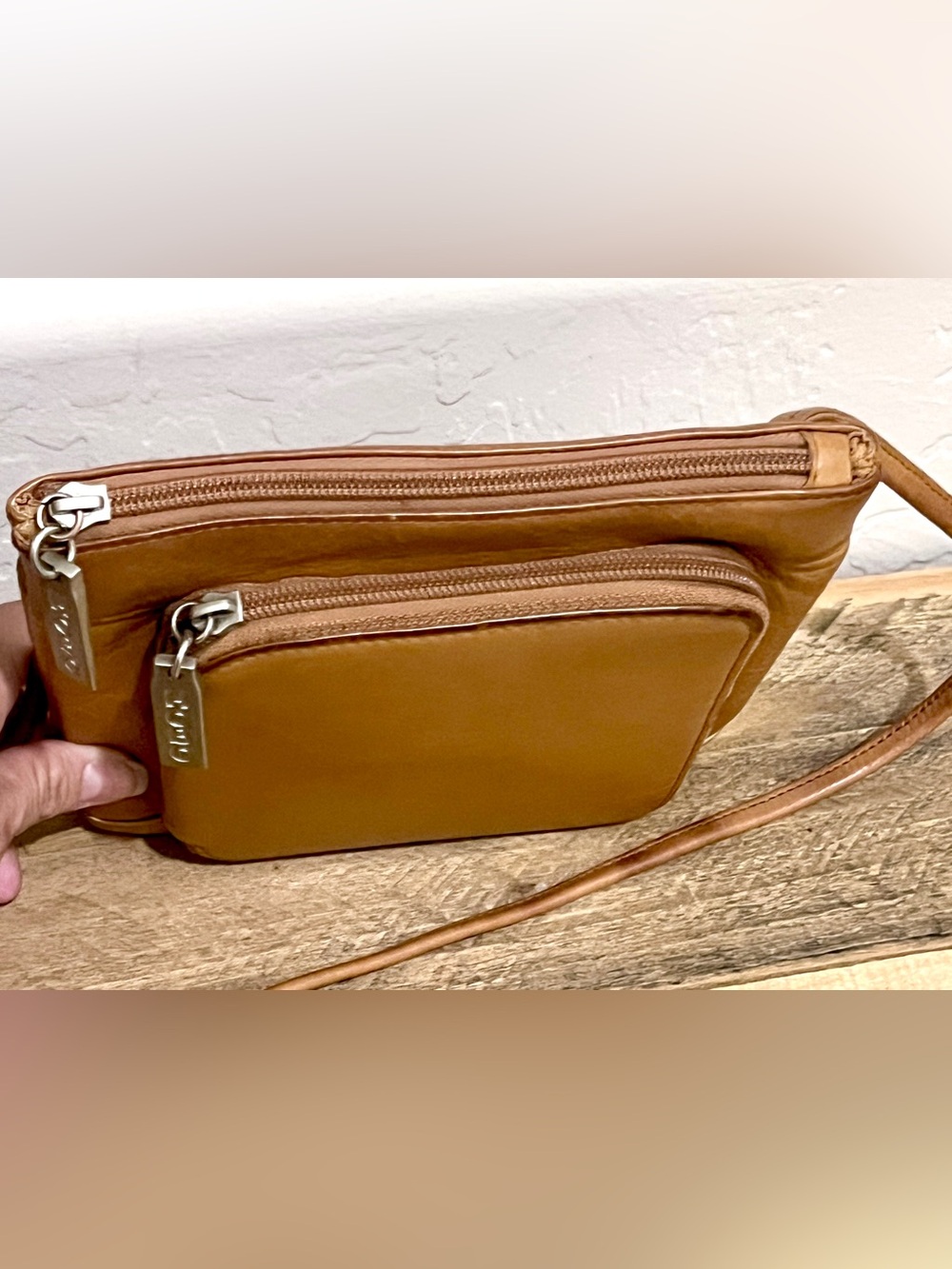 HOBO International Tan Leather Crossbody Bag Wallet Organizer Credit Card Slots - Picture 4 of 7
